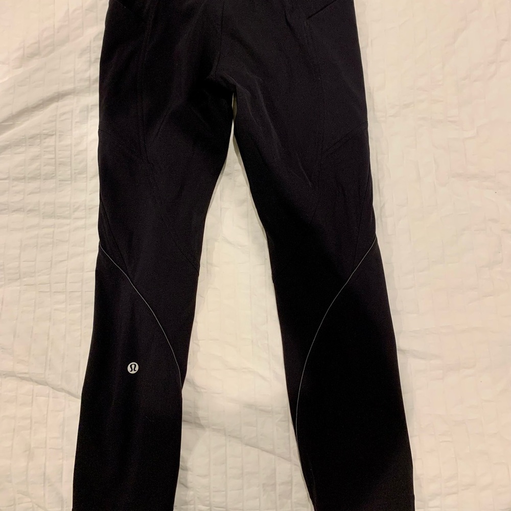 Lululemon size 6 leggings (black color) with side pockets